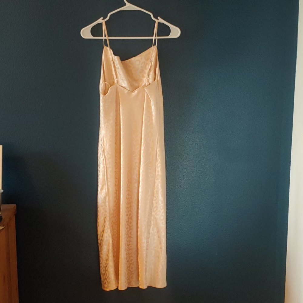 Dress - Picture 2 of 4